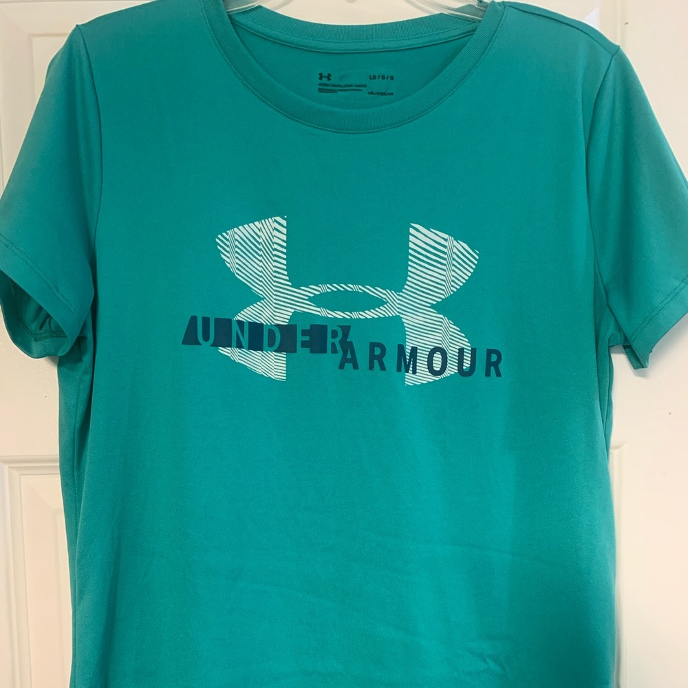 Woman’s Under Armor Quick Dry T-shirt